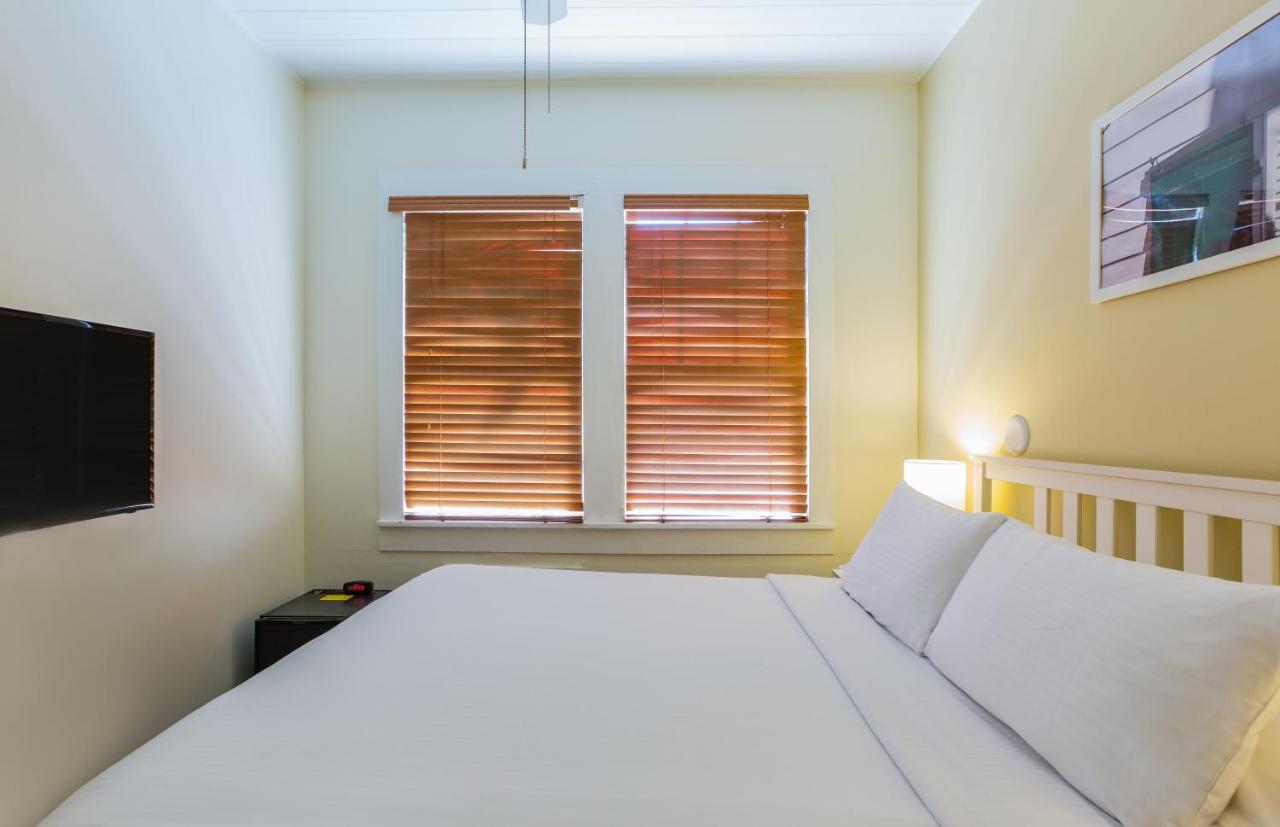 Queen Room at The Southernmost Inn - Adults Only