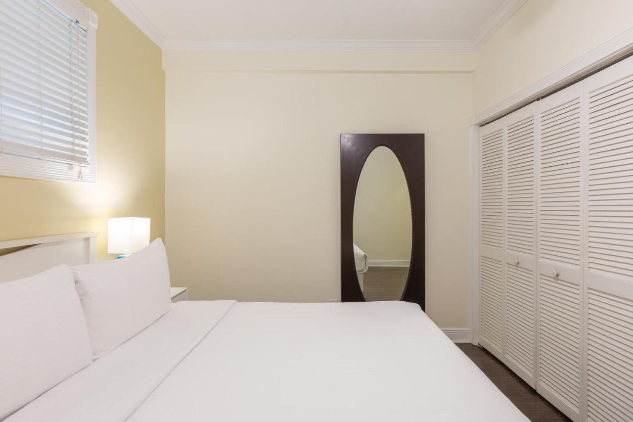 King Suite - Disability Access at The Southernmost Inn - Adults Only