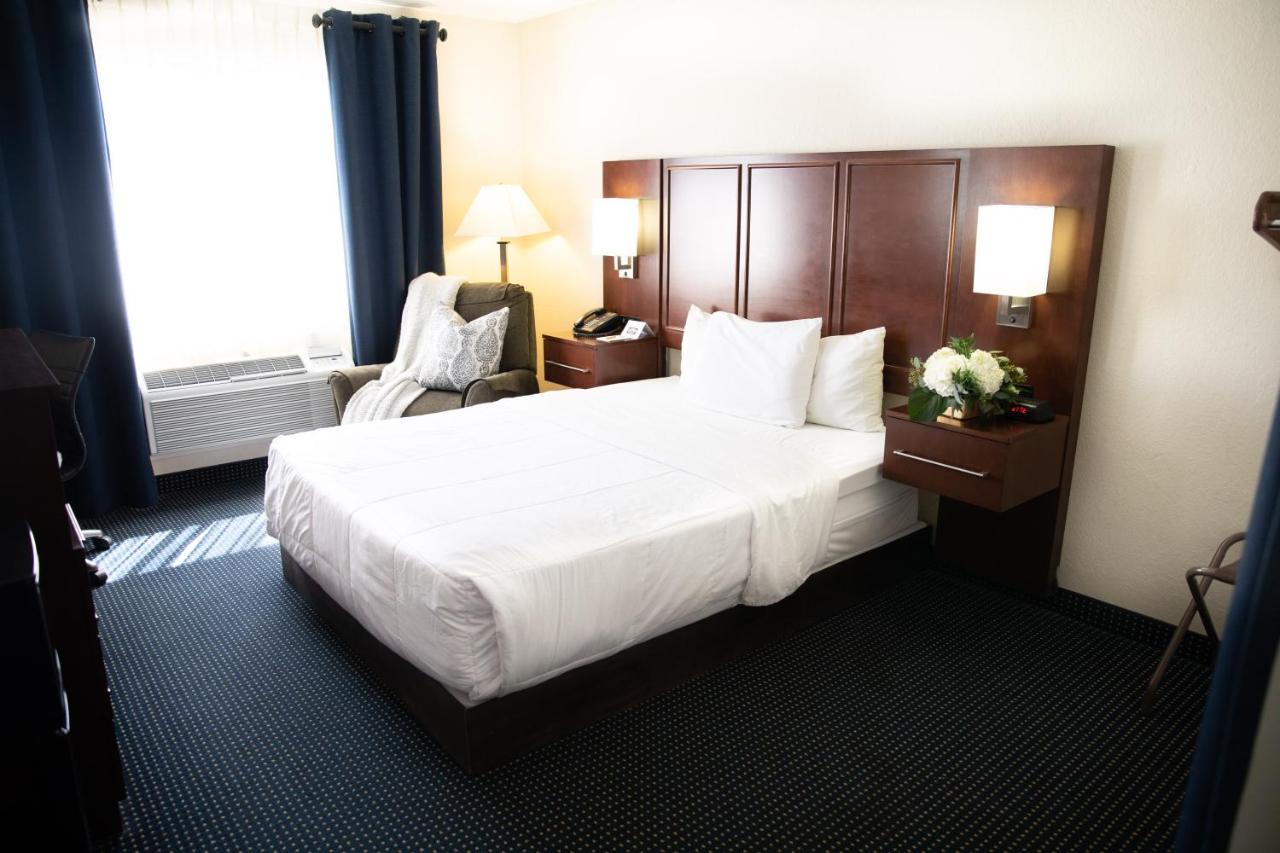 | Hatfield Inn