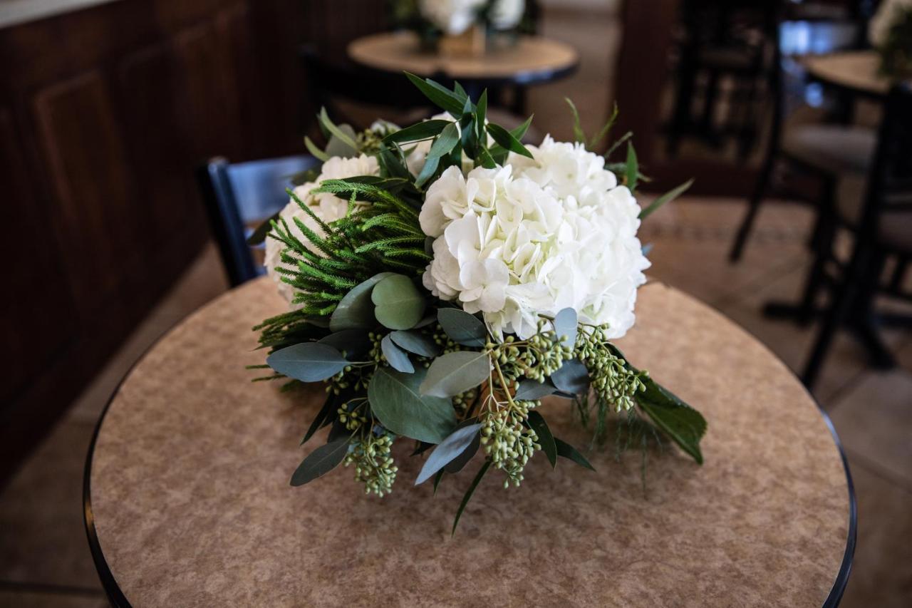 | Hatfield Inn