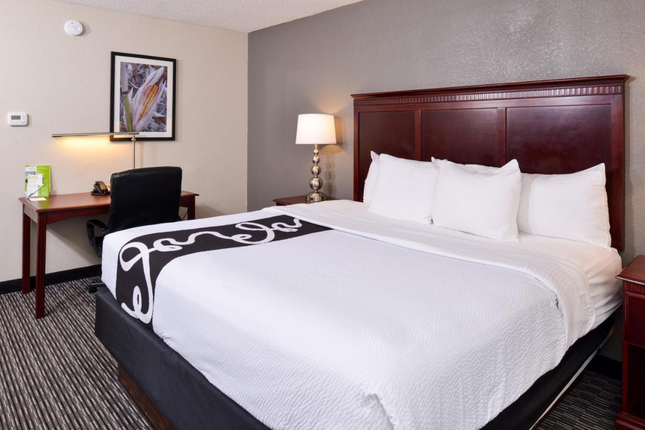 Deluxe King Room at La Quinta Inn & Suites by Wyndham Indianapolis South
