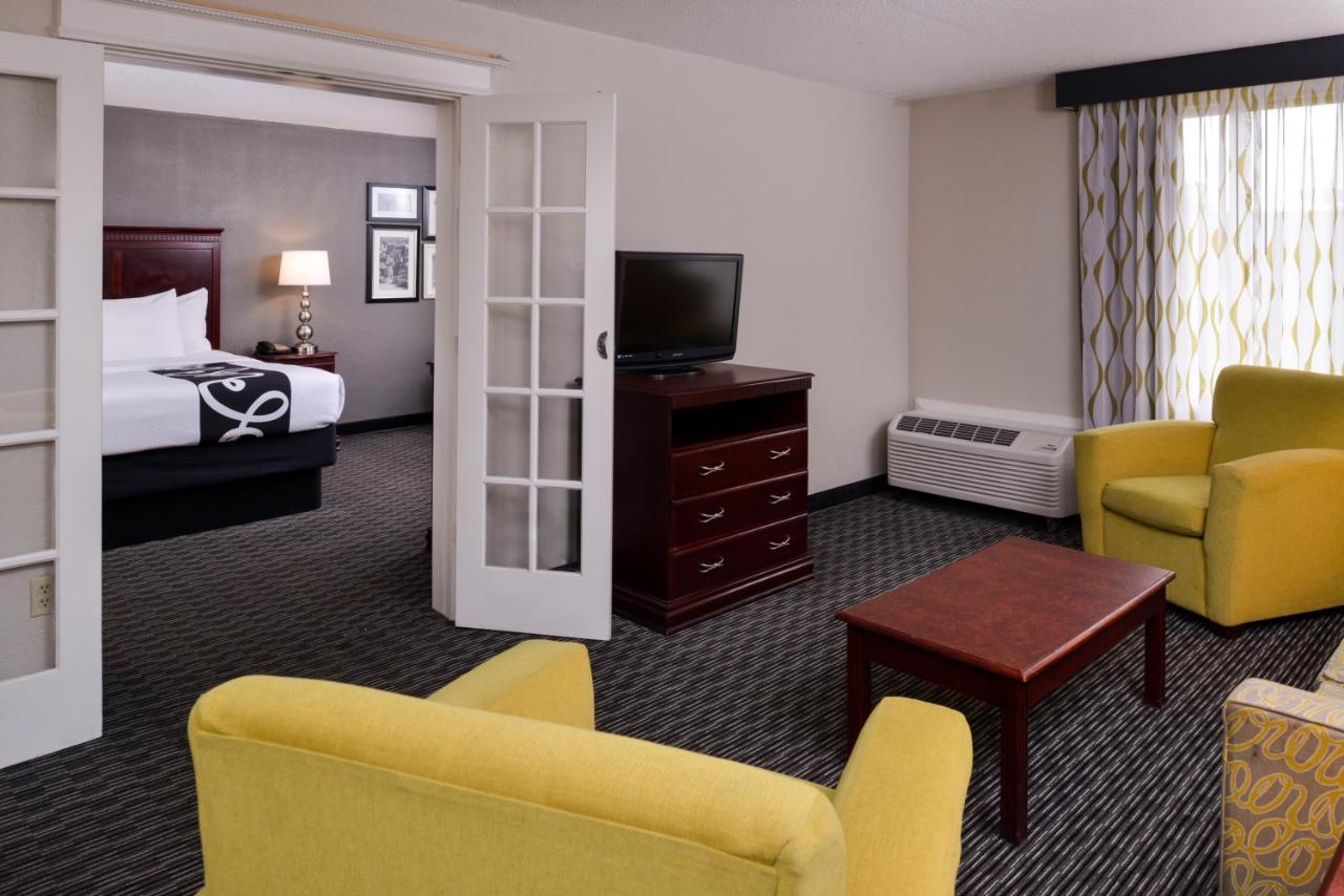 King Suite with Whirlpool - Non-Smoking at La Quinta Inn & Suites by Wyndham Indianapolis South