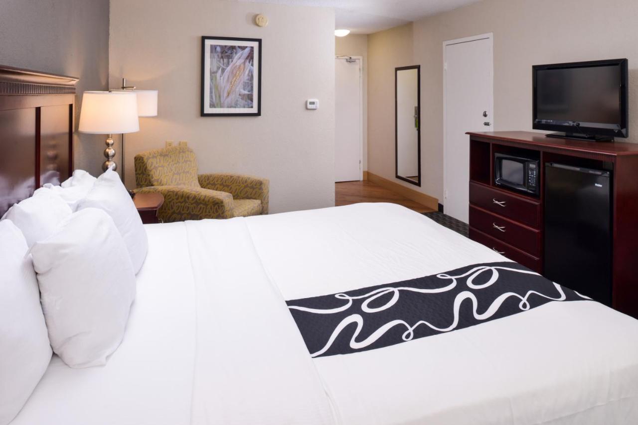 Deluxe King Room at La Quinta Inn & Suites by Wyndham Indianapolis South