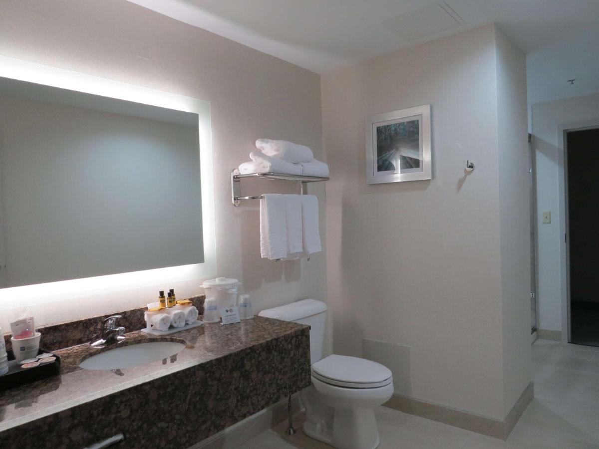 King Suite with Kitchenette at Best Western Plus Wilkes Barre-Scranton Airport Hotel