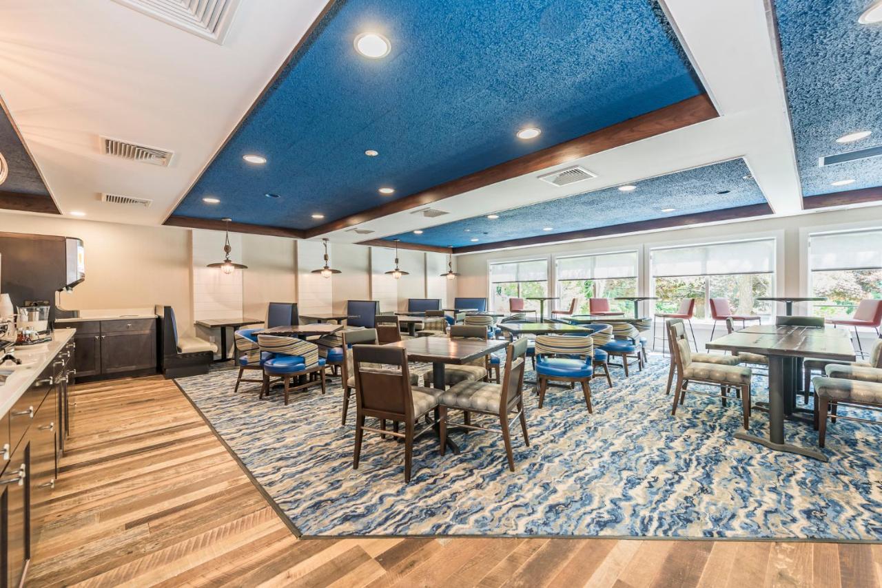 | Rockport Inn and Suites
