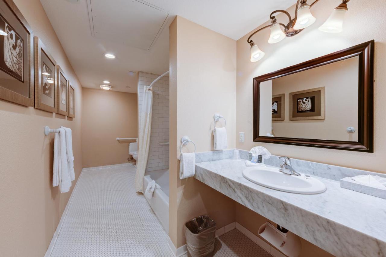 Accessible Junior Suite, ADA at Gaslamp Plaza Suites
