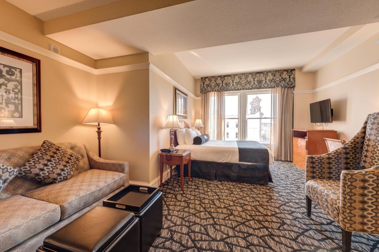 Accessible Junior Suite, ADA at Gaslamp Plaza Suites