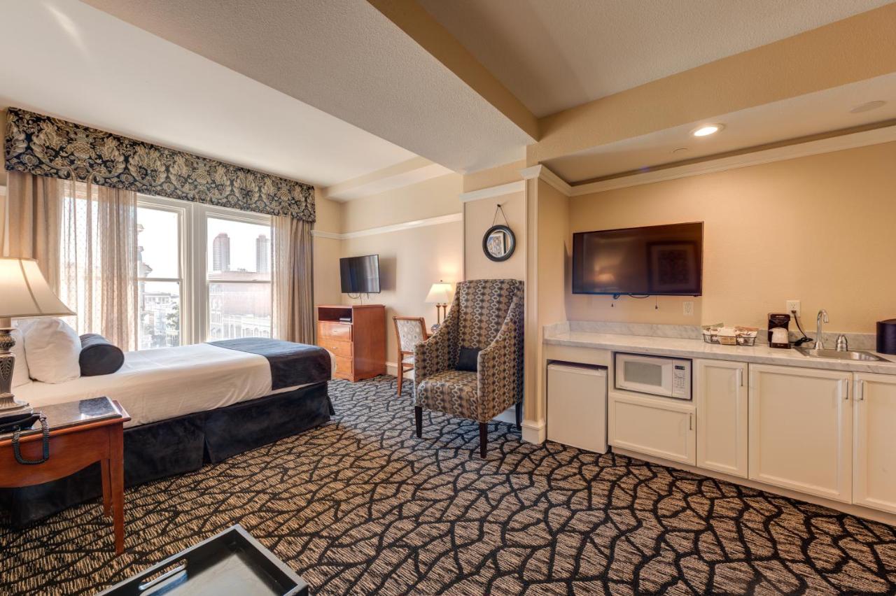 Accessible Junior Suite, ADA at Gaslamp Plaza Suites