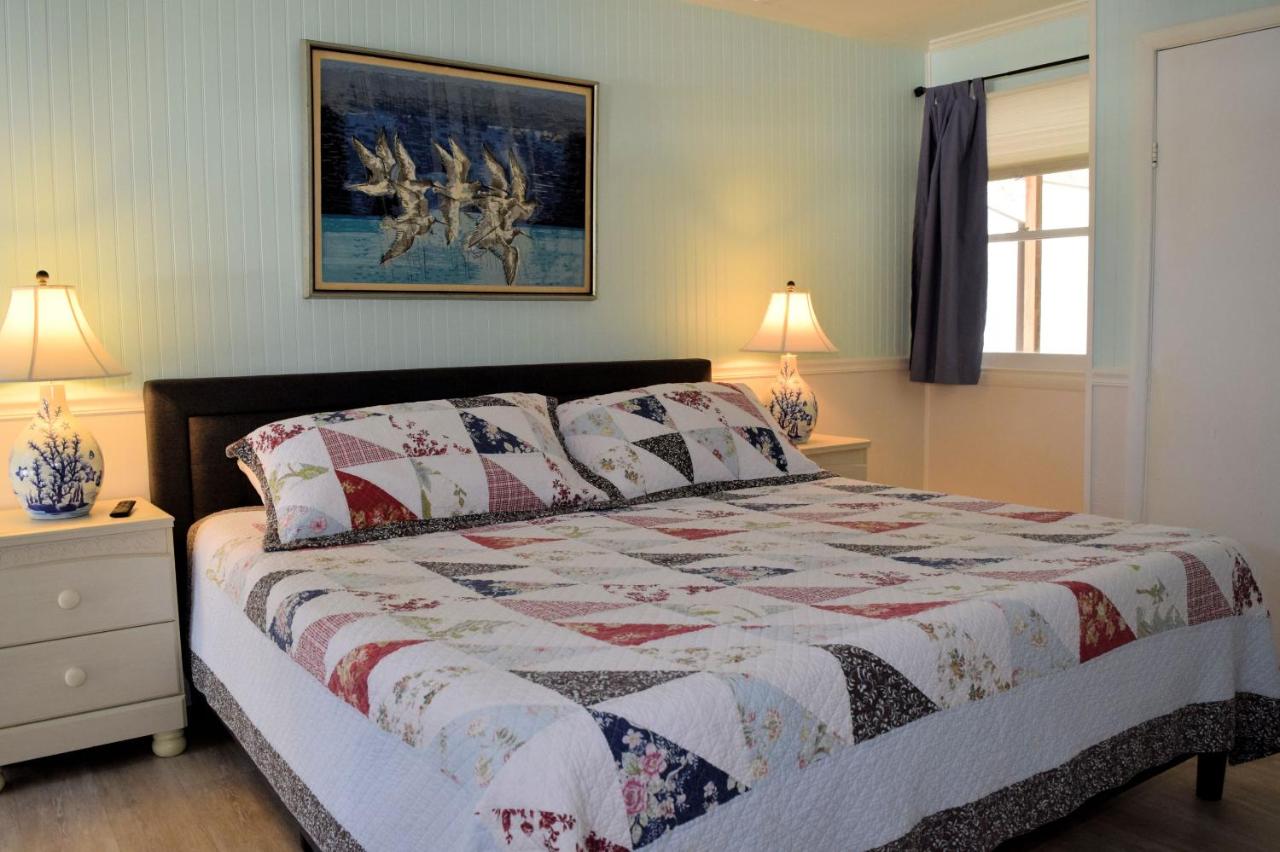 Double Room with Balcony at Blackbeard's Lodge