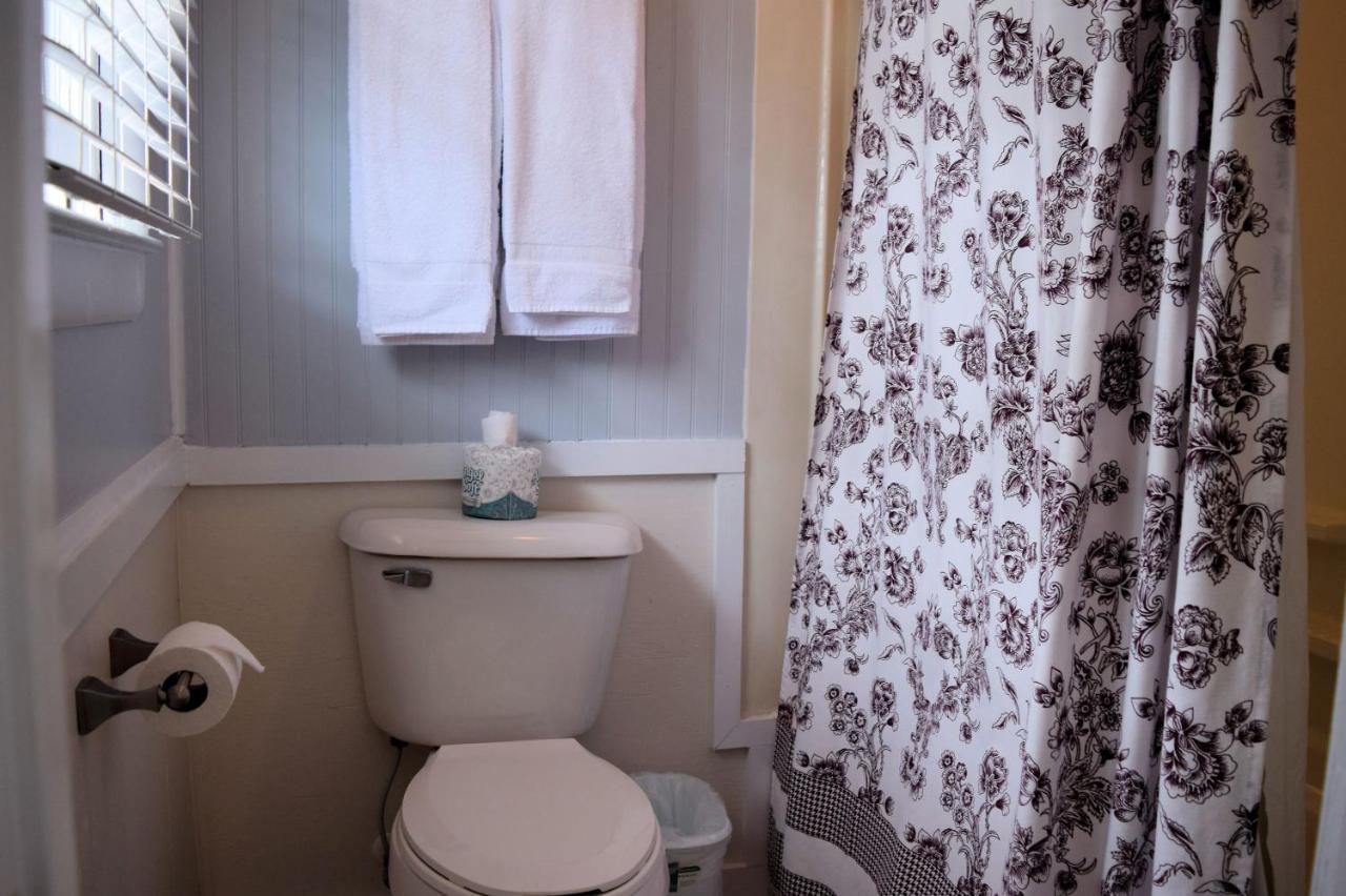 Double Room with Balcony at Blackbeard's Lodge