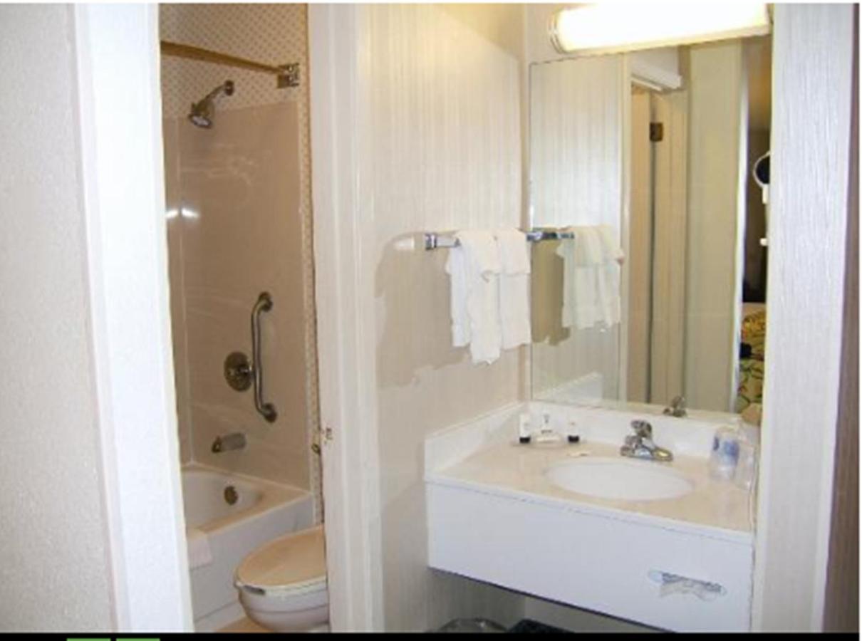 Double Room with Two Double Beds - Smoking at Econo Lodge Cullman South