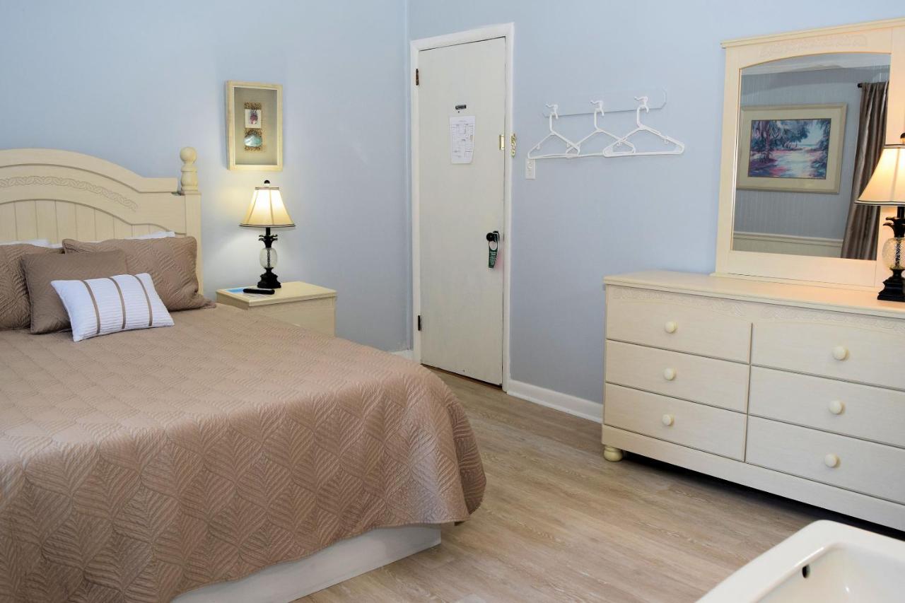 Economy Double Room at Blackbeard's Lodge