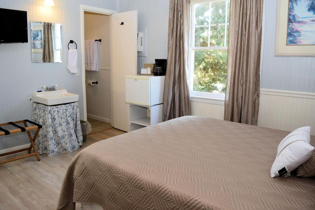 Economy Double Room at Blackbeard's Lodge
