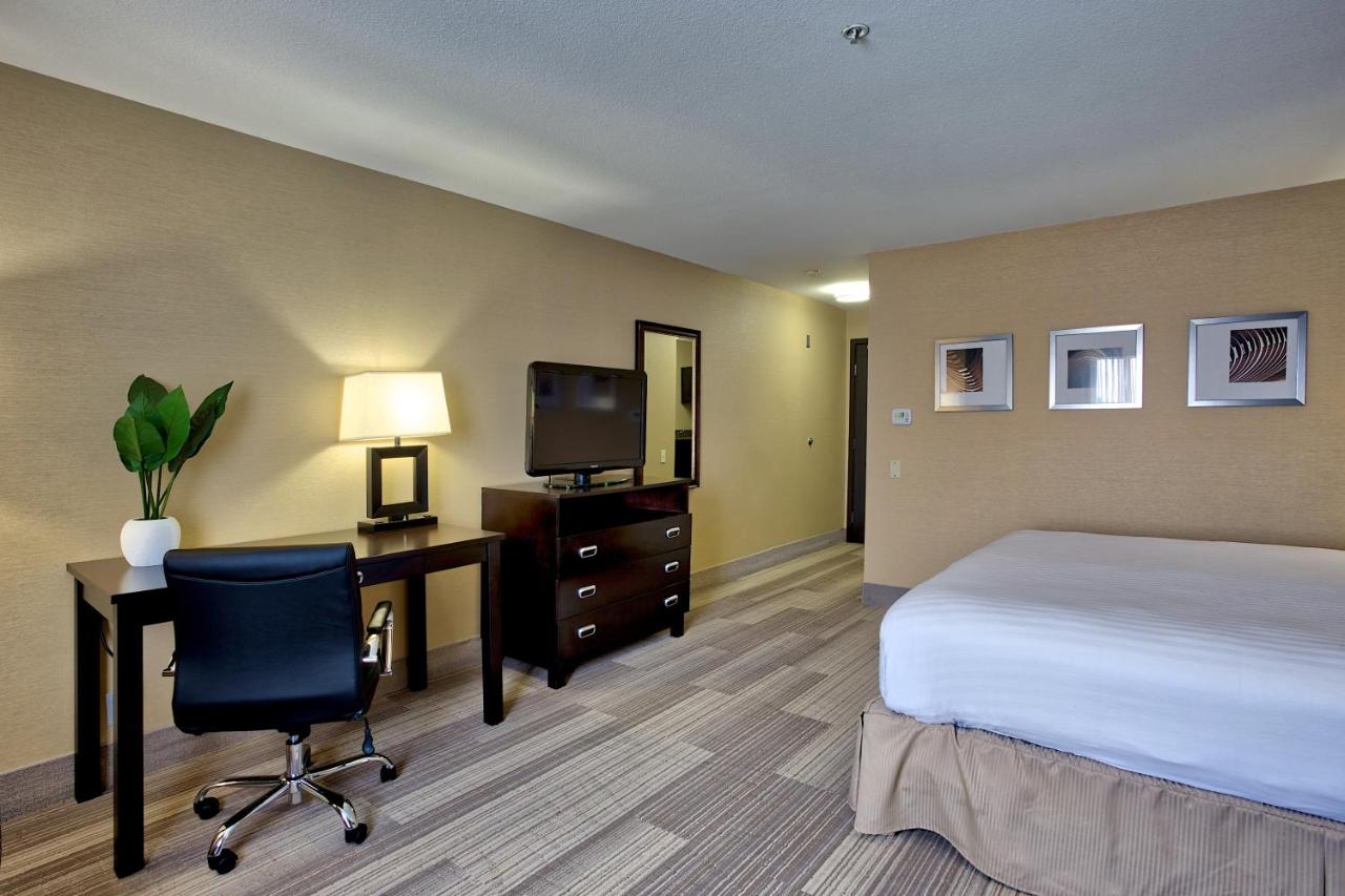 | Holiday Inn Express Costa Mesa