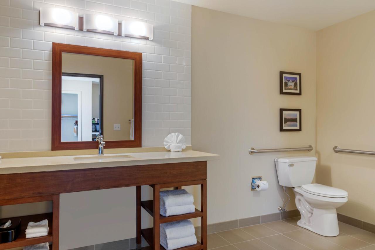 King Suite - Accessible/Non-Smoking at Comfort Inn & Suites Schenectady - Scotia