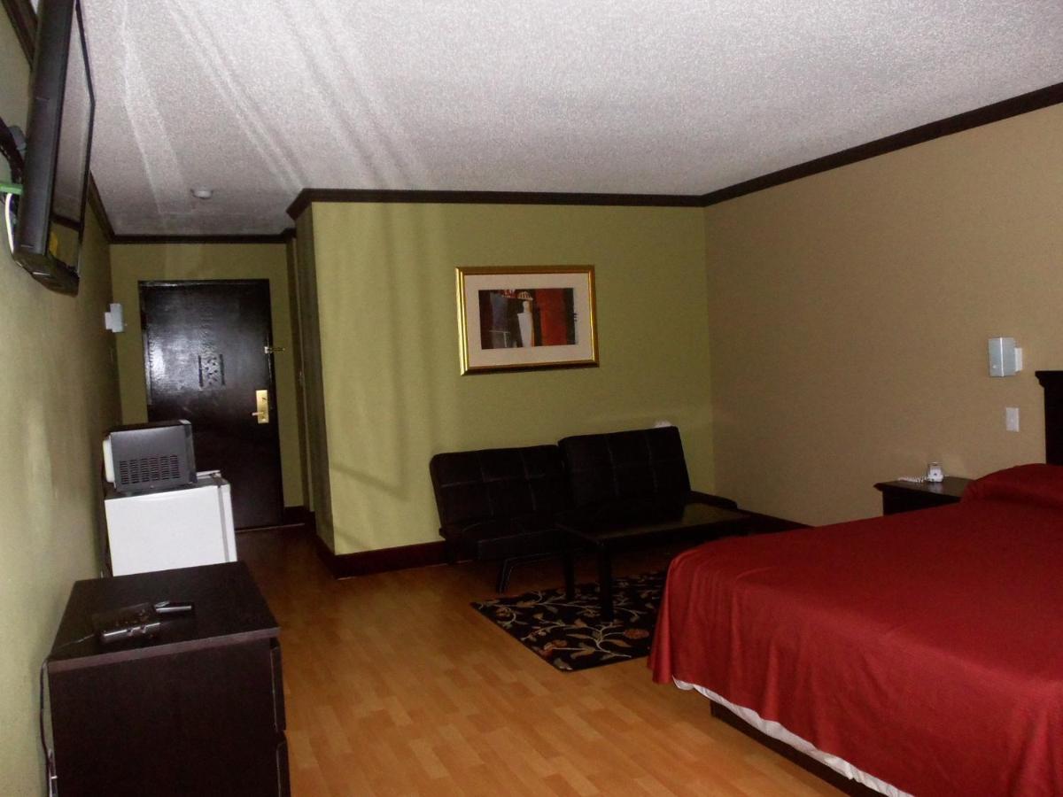 Deluxe King Suite at Noble Suites
