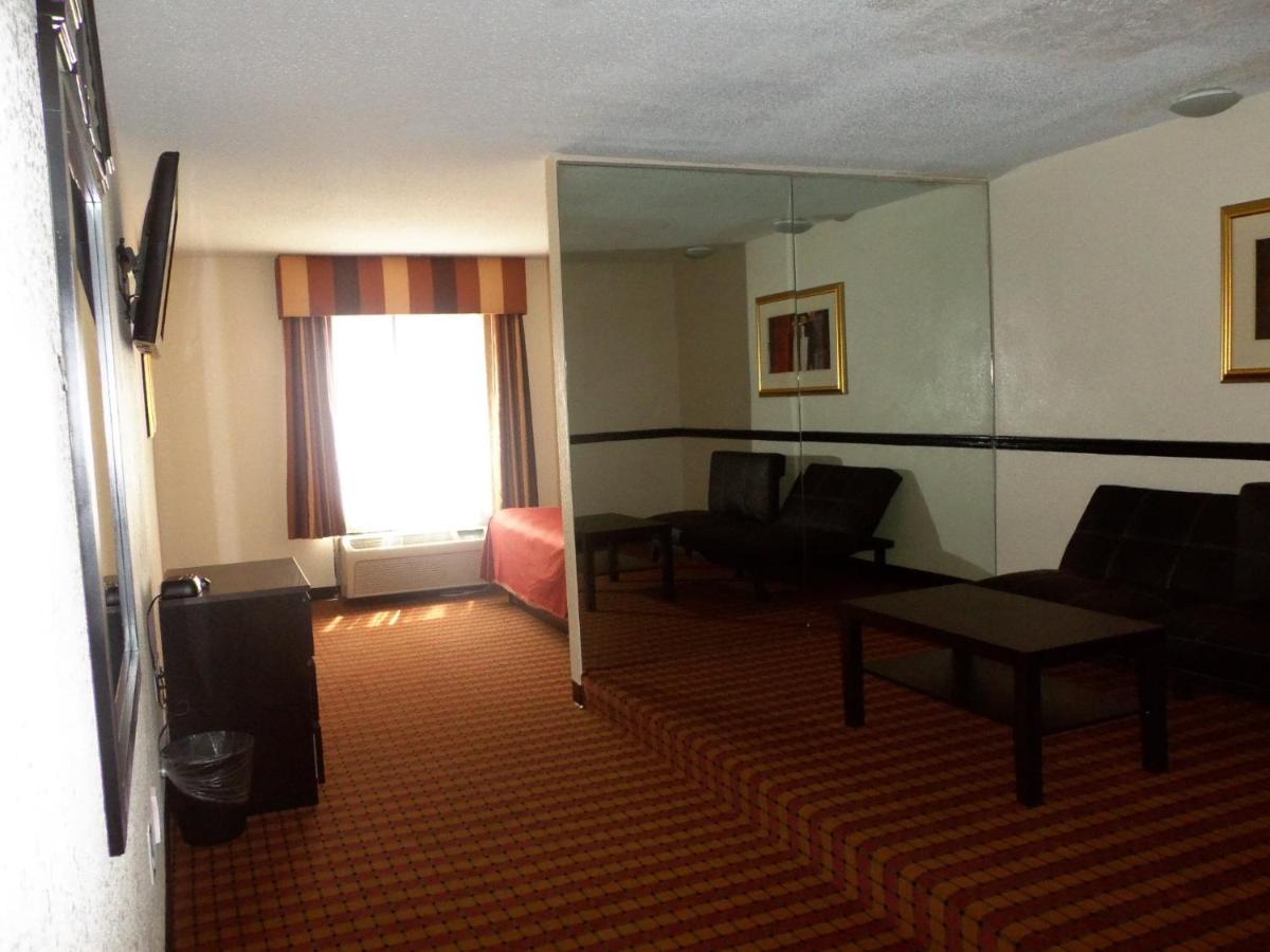 Deluxe King Suite at Noble Suites