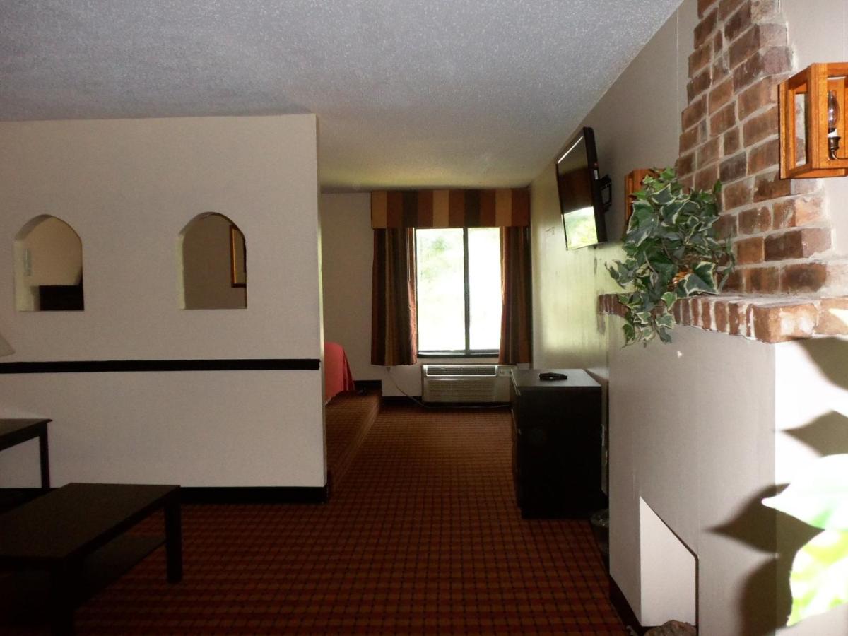 Deluxe King Suite at Noble Suites
