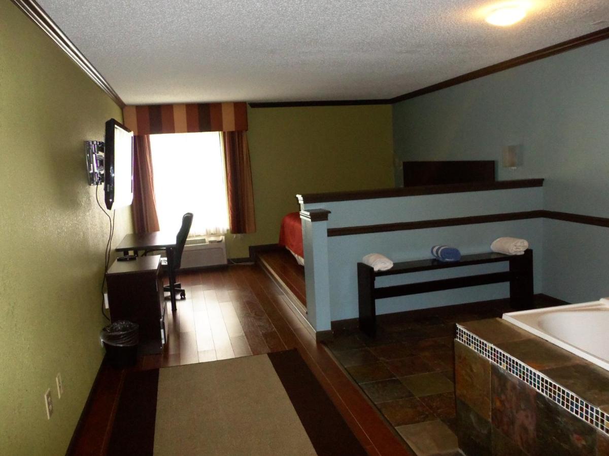King Room with Spa Bath at Noble Suites