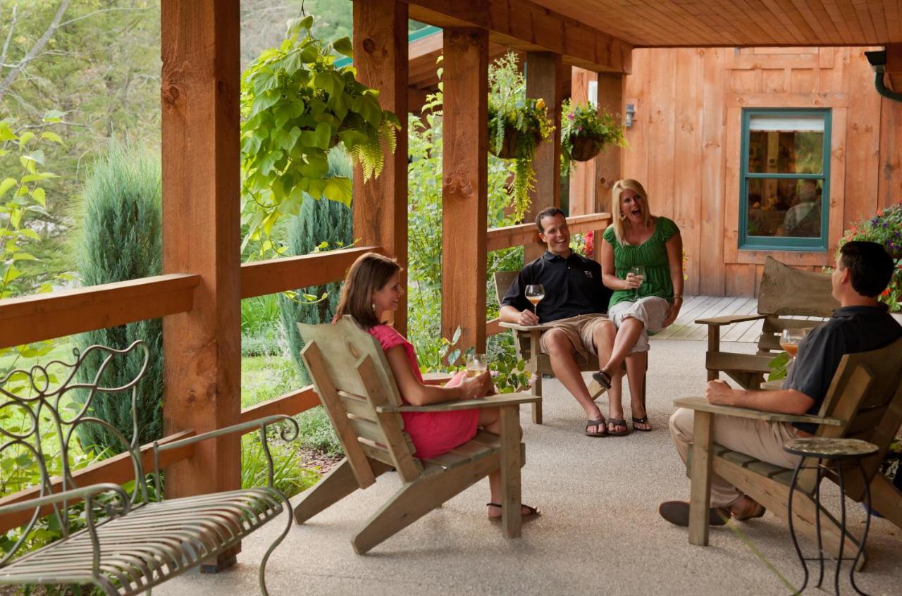 | Inn & Spa at Cedar Falls