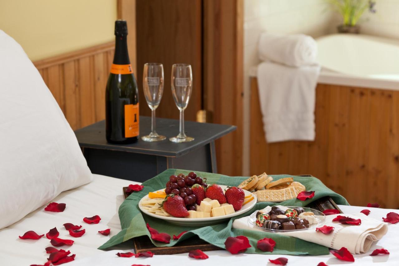 | Inn & Spa at Cedar Falls