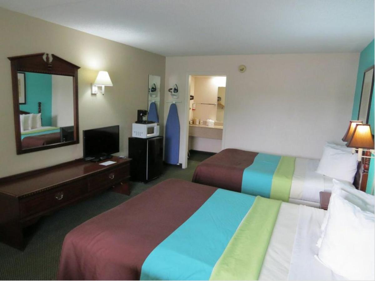 Double Room with Two Double Beds - Non-Smoking at Super 8 by Wyndham Kingston