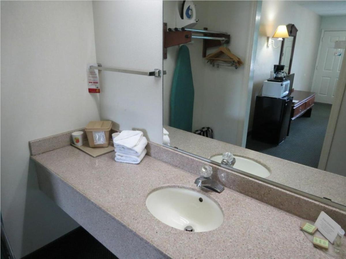 King Room - Non-Smoking at Super 8 by Wyndham Kingston