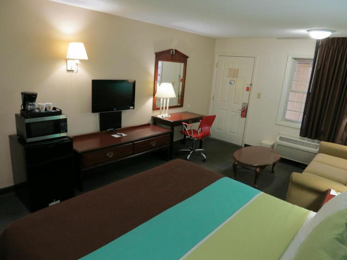 King Room - Disability Access - Non-Smoking at Super 8 by Wyndham Kingston