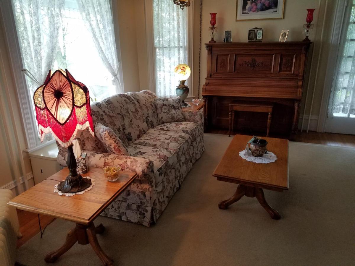  | Hudson Manor Bed & Breakfast