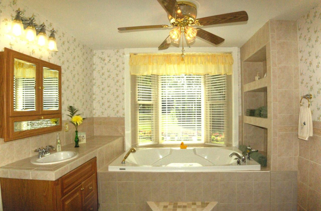 | Plain & Fancy Bed & Breakfast