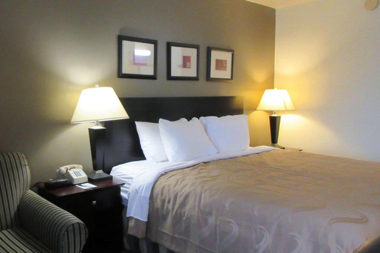 King Room - Non-Smoking at Quality Inn Longmont