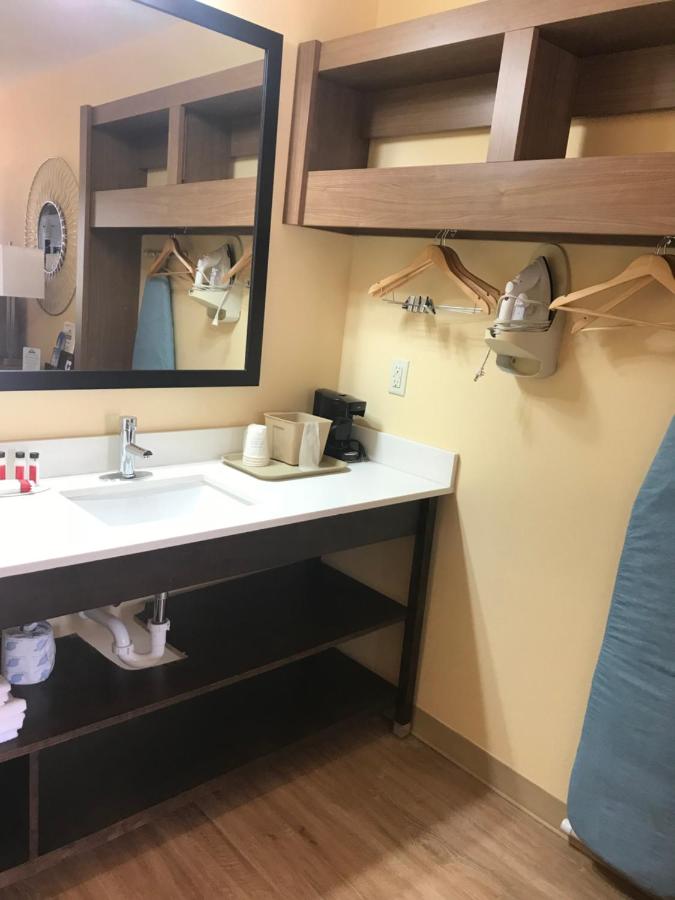 Standard King Room - Smoking at Days Inn by Wyndham Batesville