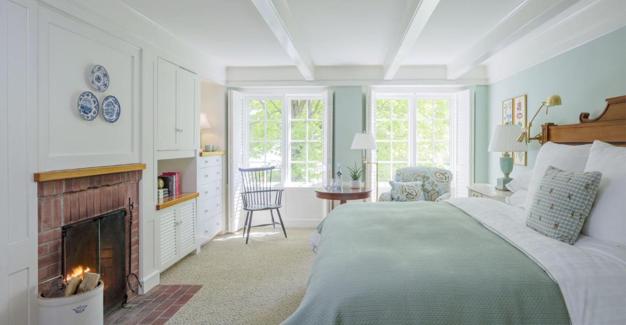 King Room with Fireplace - Tavern at Woodstock Inn & Resort