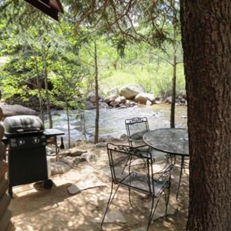  | Swiftcurrent Lodge