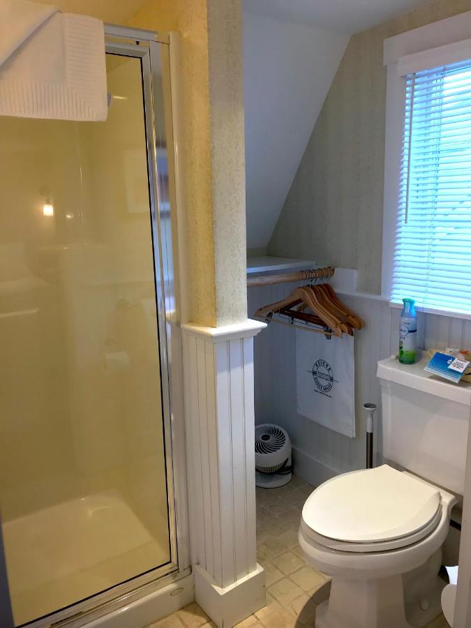 | Revere Guest House
