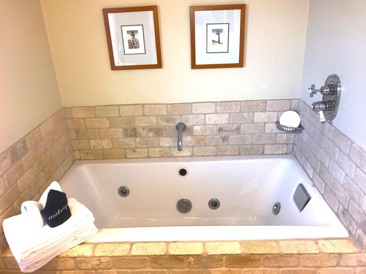 | Revere Guest House