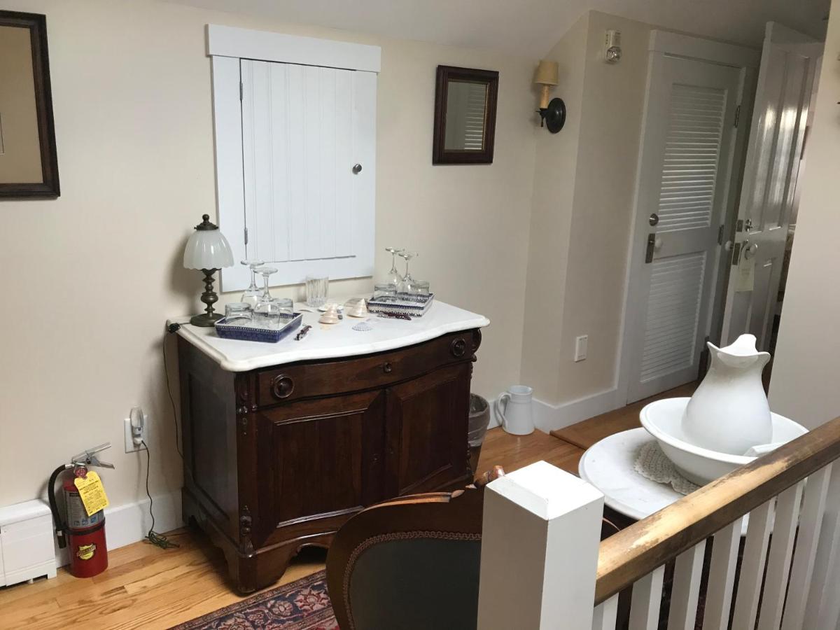 | Revere Guest House