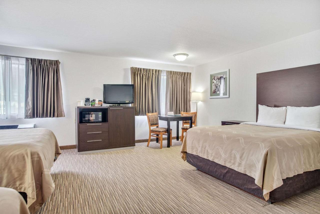Queen Suite - Non-Smoking at EverSpring Inn & Suites