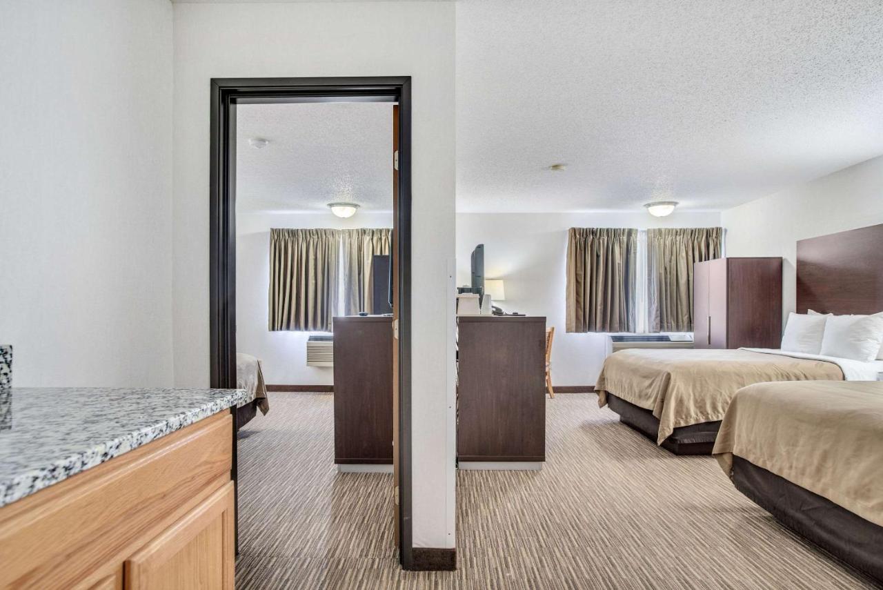 Queen Suite - Non-Smoking at EverSpring Inn & Suites