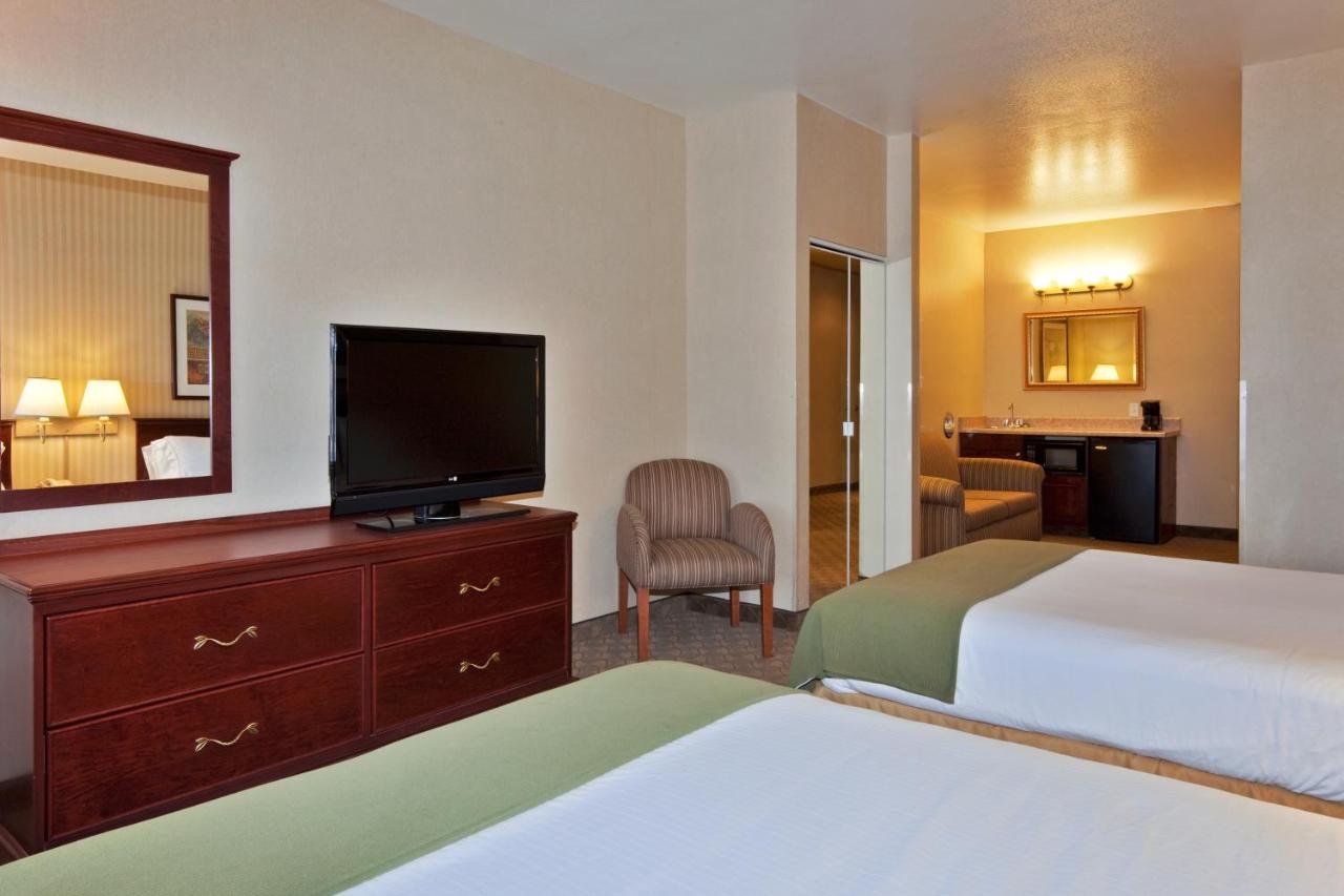 | Holiday Inn Express Hotel & Suites Henderson, an IHG Hotel