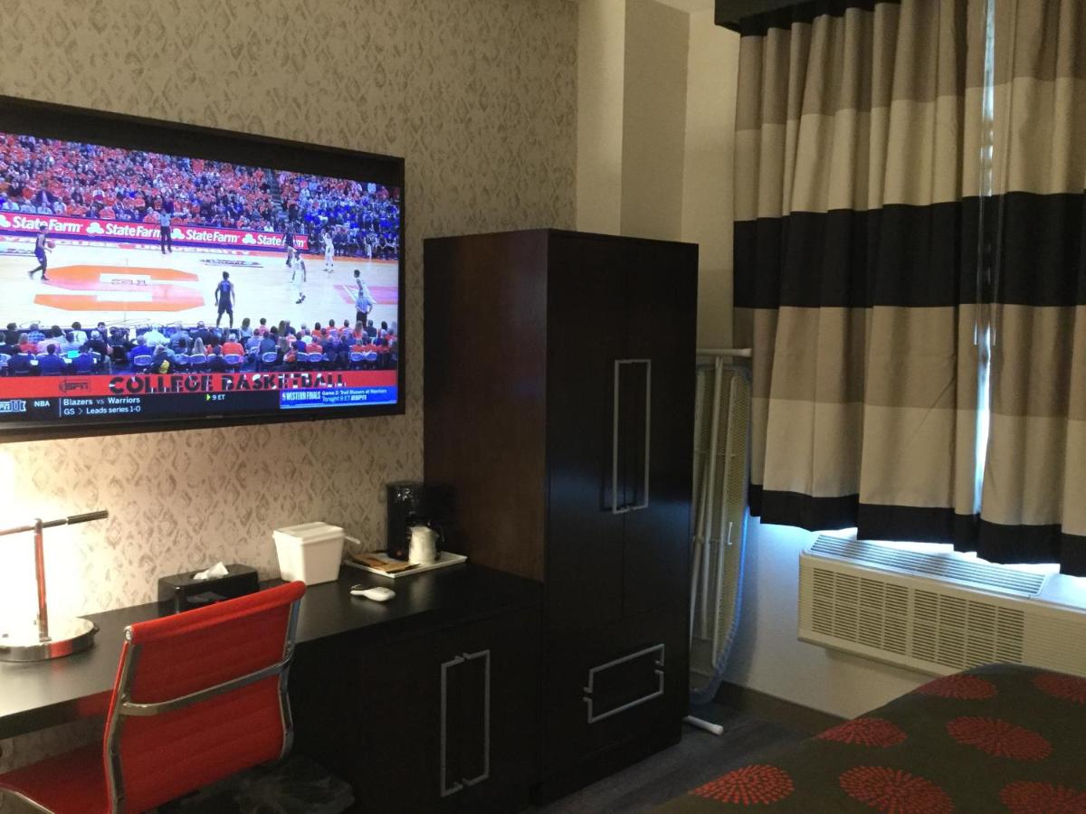 Double Room with Two Double Beds - Smoking at Ramada by Wyndham Bronx Terminal