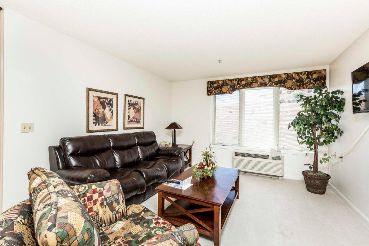 One-Bedroom Suite at Mojave Edge