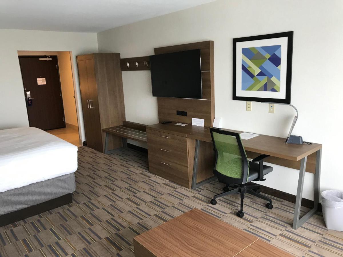 | Holiday Inn Express & Suites Pittsburgh - Monroeville, an IHG Hotel