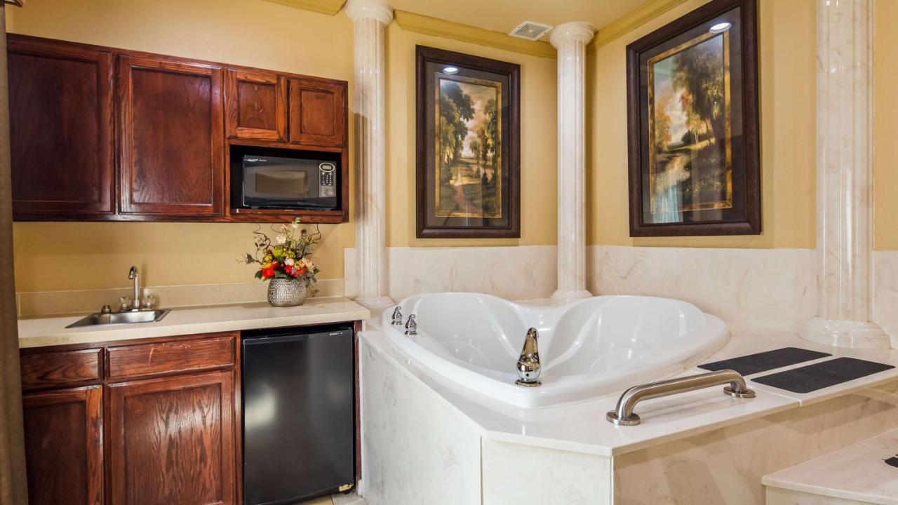 King Suite at Best Western Plus Crown Colony Inn & Suites