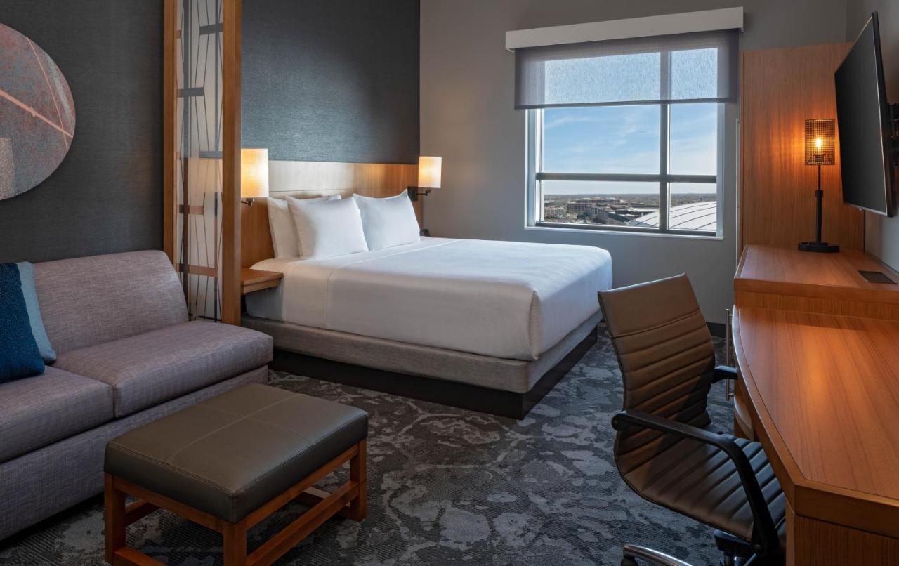 King Room with Sofa Bed City View at Hyatt Place Indianapolis Downtown