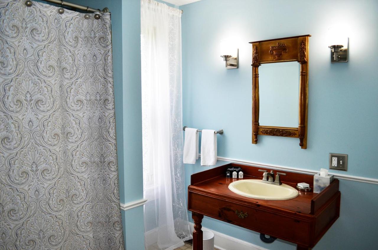 | John Henry Bed & Breakfast