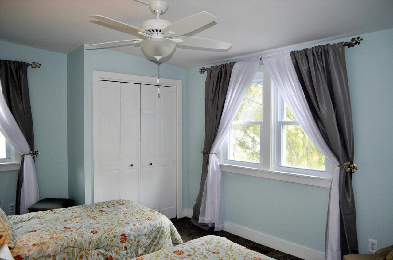 | John Henry Bed & Breakfast