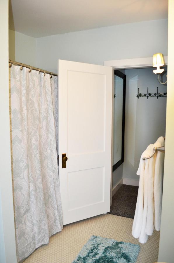 | John Henry Bed & Breakfast