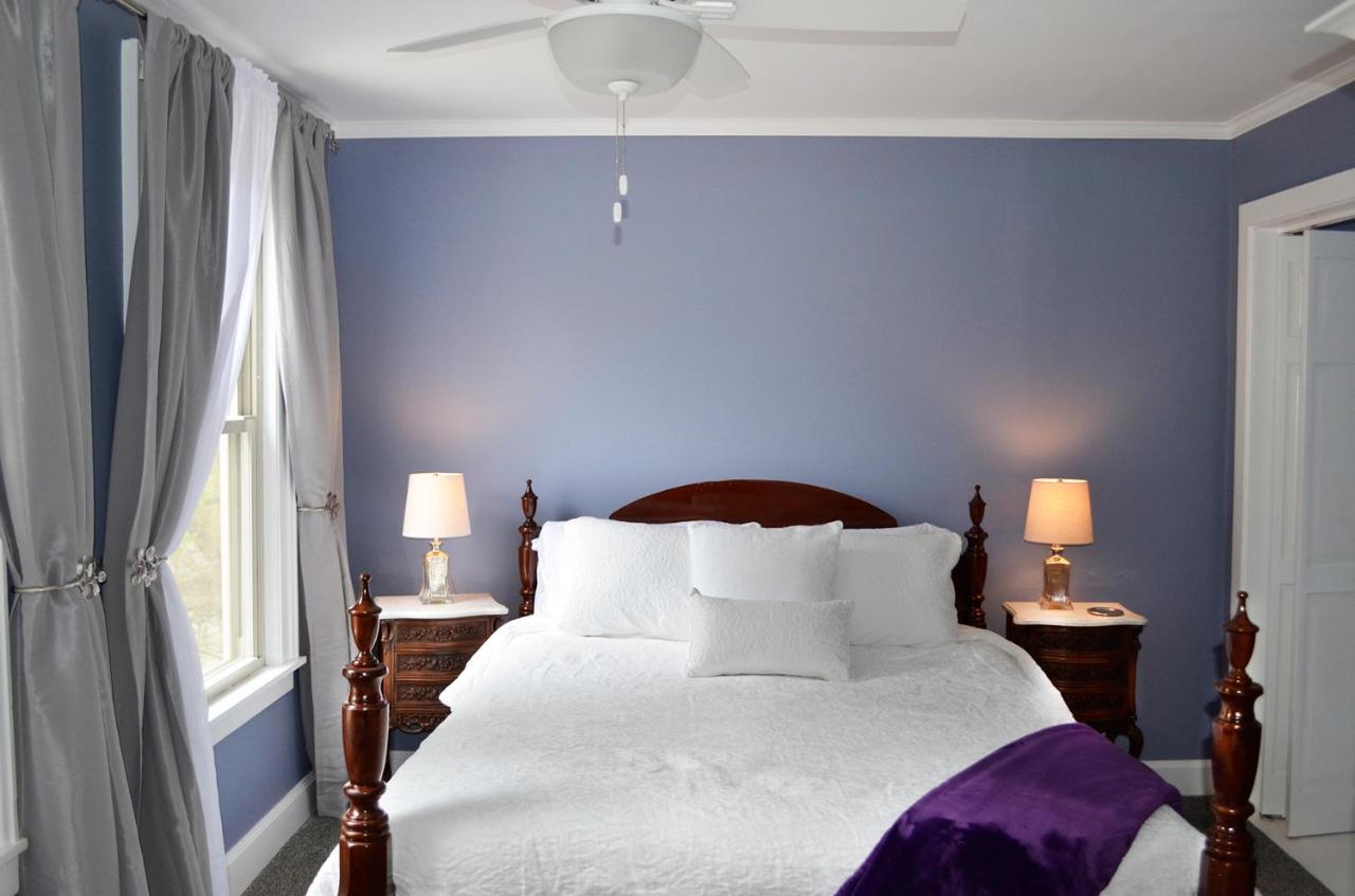 | John Henry Bed & Breakfast