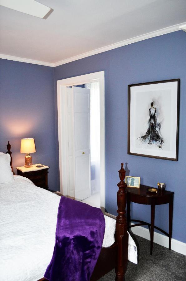 | John Henry Bed & Breakfast
